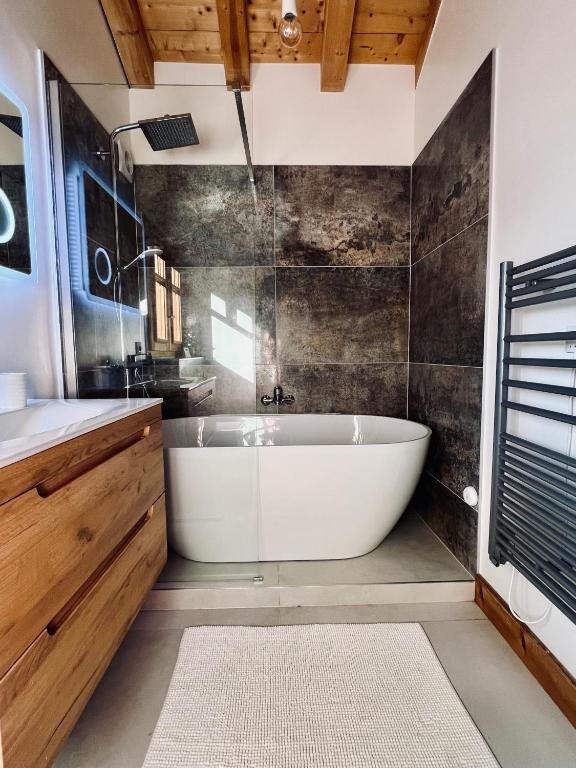 Alpine Retreat with Mont Blanc Panorama top location private parking chalet pied des pistes 2