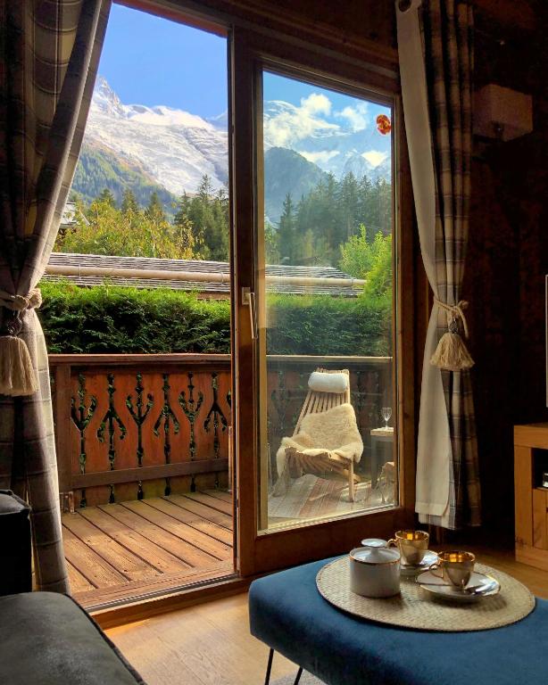 Alpine Retreat with Mont Blanc Panorama top location private parking chalet pied des pistes 8