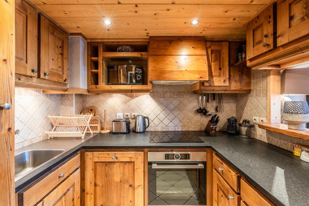 Apartment Garapa Morzine by EMERALD STAY appartement pied des pistes 14
