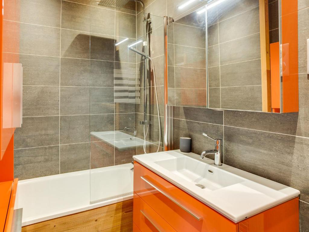 Apartment Grand Roc Val Claret 2 by Interhome appartement pied des pistes 19