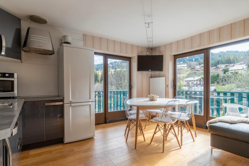 Apartment Grizzly 2 bedrooms Ski inout Les Gets appartement pied des pistes 4