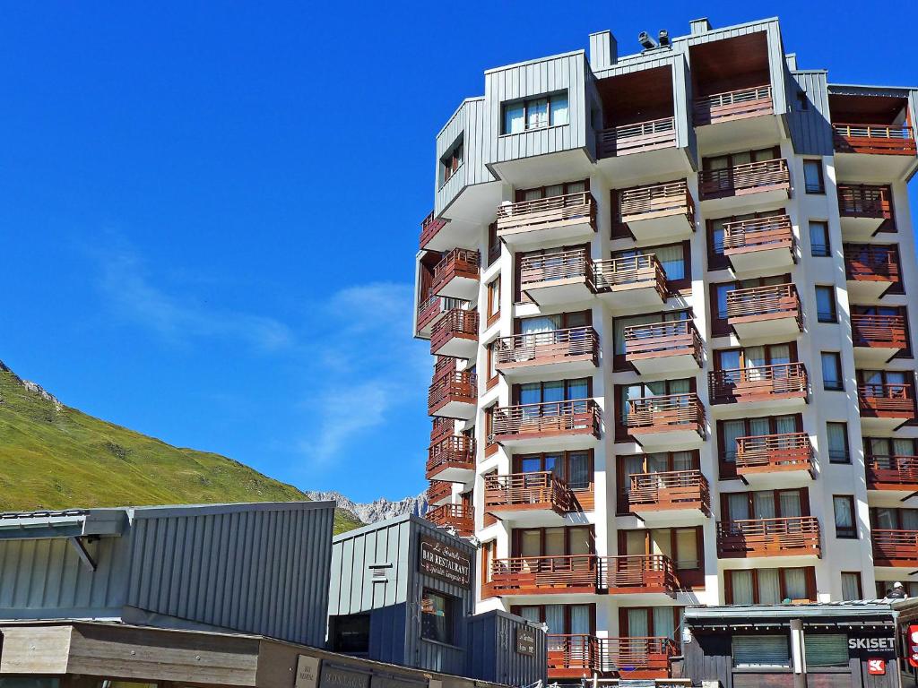 Apartment Le Curling B Val Claret 11 by Interhome appartement pied des pistes 16