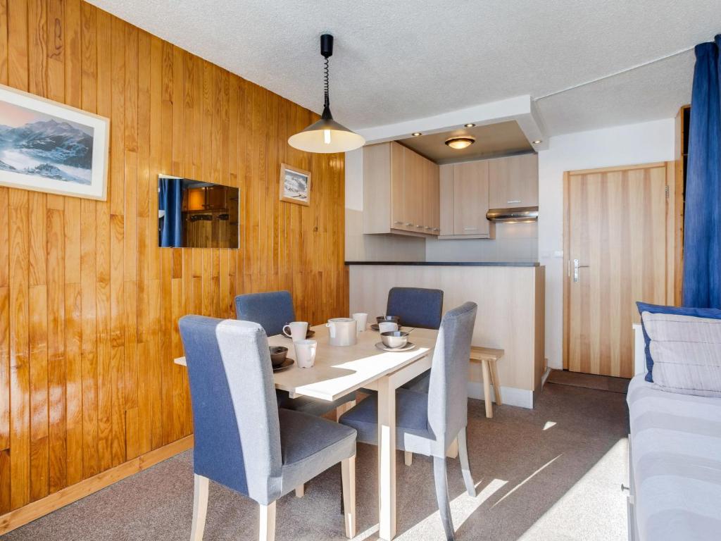 Apartment Le Curling B Val Claret 11 by Interhome appartement pied des pistes 5