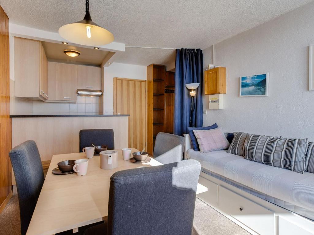 Apartment Le Curling B Val Claret 11 by Interhome appartement pied des pistes 6