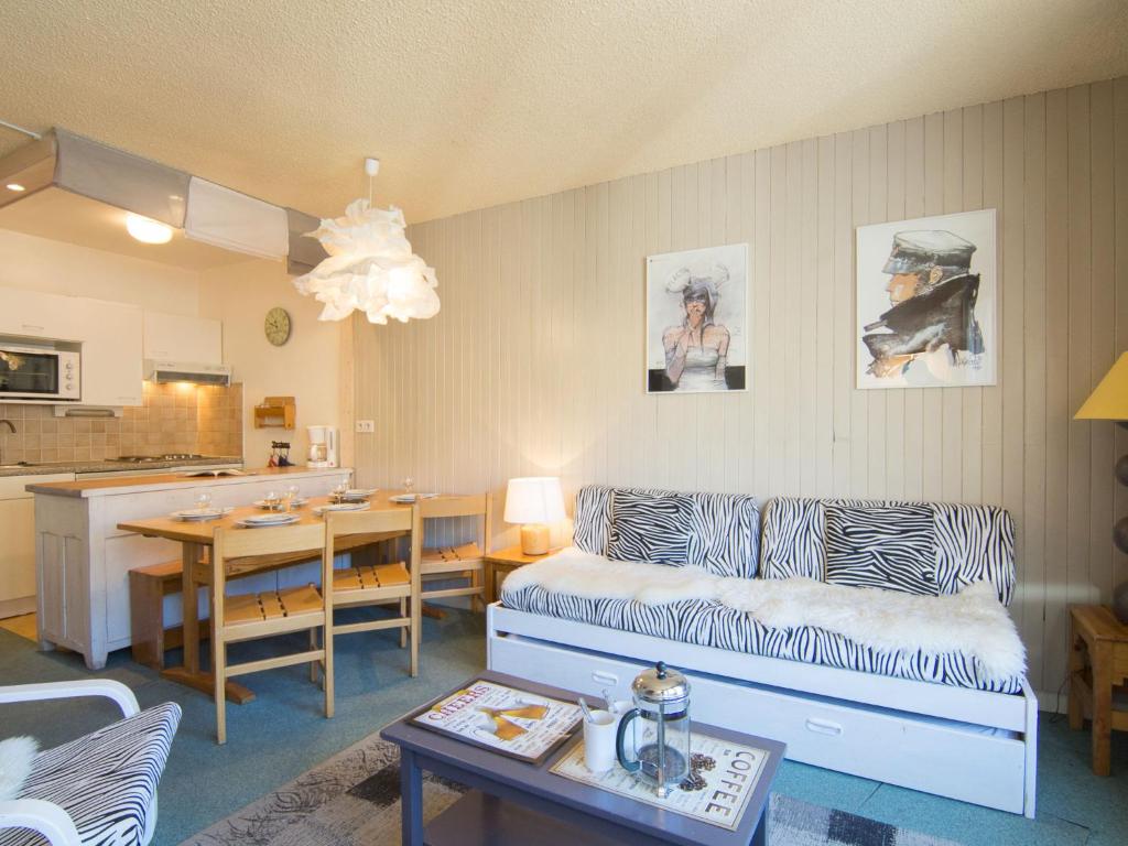 Apartment Le Curling B Val Claret 27 by Interhome appartement pied des pistes 1