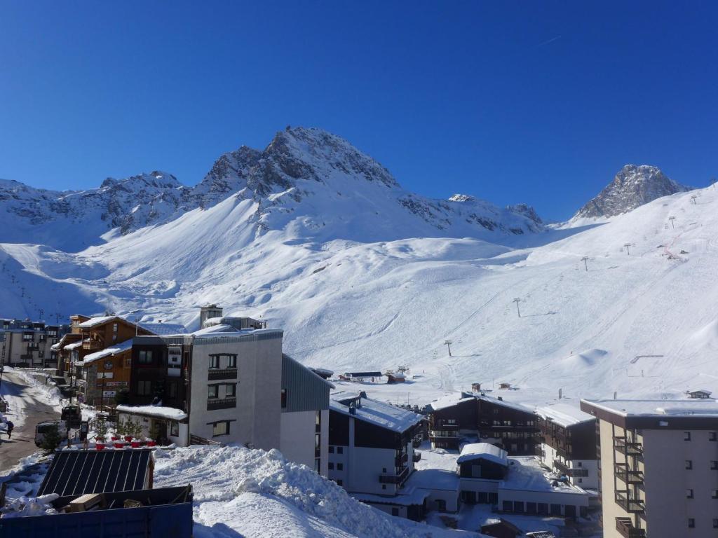 Apartment Le Curling B Val Claret 27 by Interhome appartement pied des pistes 3