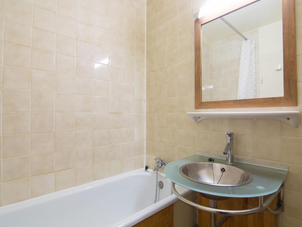 Apartment Le Curling B Val Claret 27 by Interhome appartement pied des pistes 9