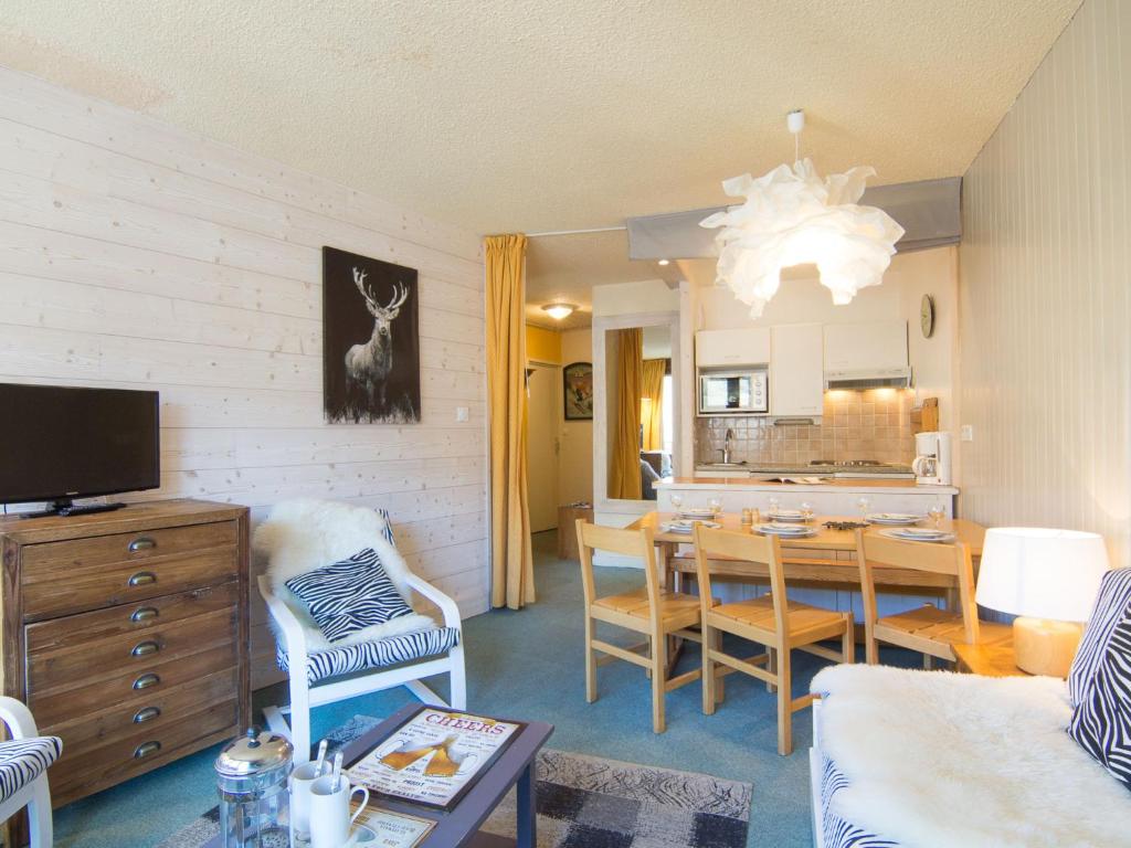 Apartment Le Curling B Val Claret 27 by Interhome appartement pied des pistes