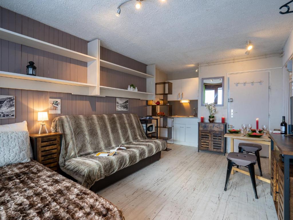 Apartment Le Curling B Val Claret 30 by Interhome appartement pied des pistes 1