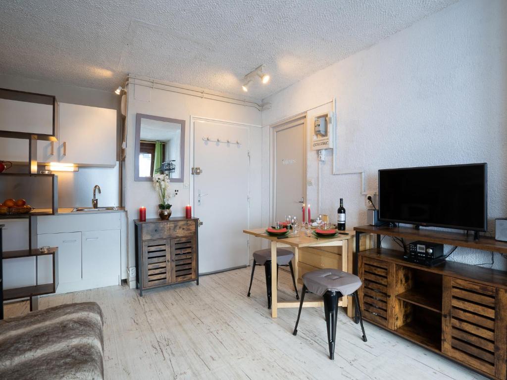 Apartment Le Curling B Val Claret 30 by Interhome appartement pied des pistes 2