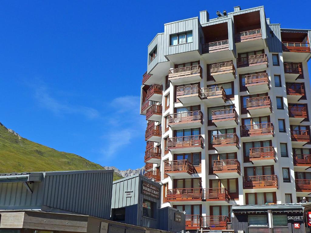Apartment Le Curling B Val Claret 30 by Interhome appartement pied des pistes 9