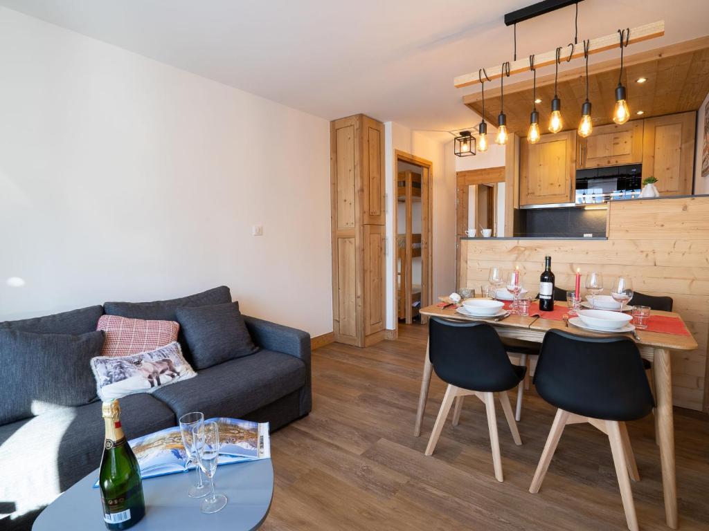 Apartment Le Curling B Val Claret 33 by Interhome appartement pied des pistes 1