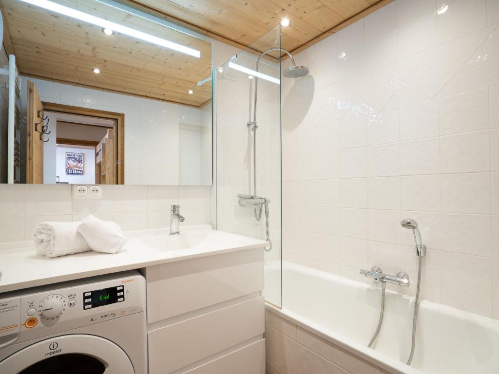 Apartment Le Curling B Val Claret 33 by Interhome appartement pied des pistes 14