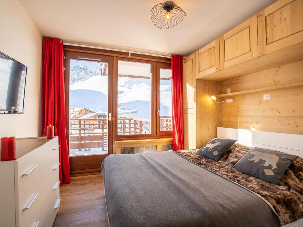 Apartment Le Curling B Val Claret 33 by Interhome appartement pied des pistes 3