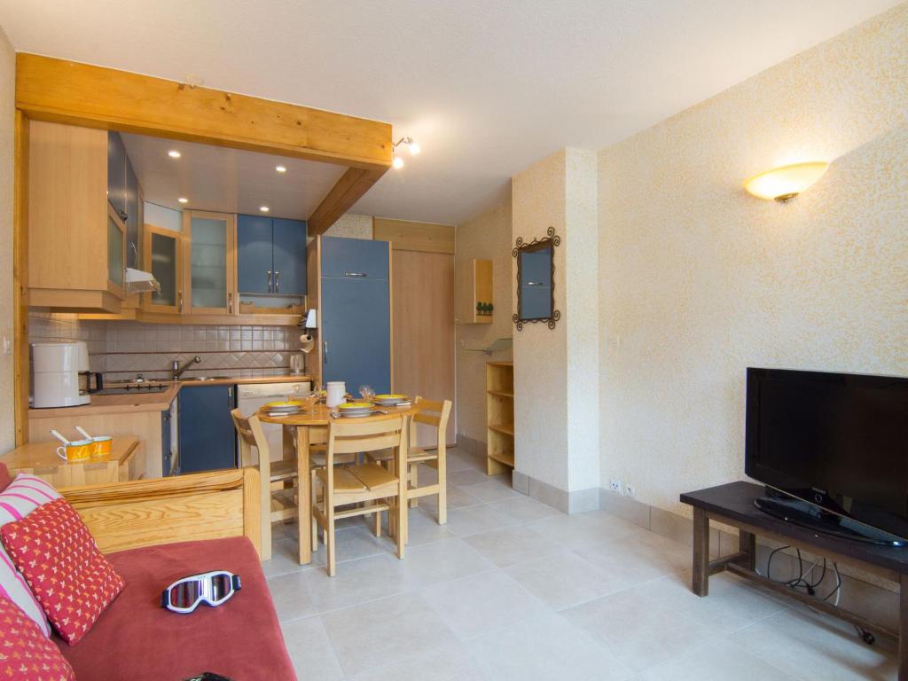 Apartment Le Curling B Val Claret 37 by Interhome appartement pied des pistes 3