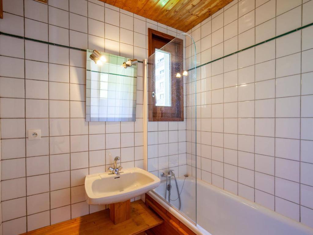 Apartment Le Curling B Val Claret 40 by Interhome appartement pied des pistes 10