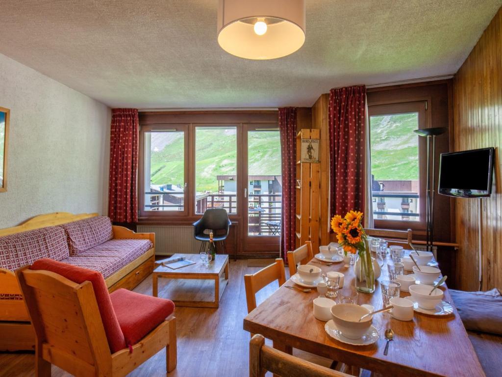 Apartment Le Curling B Val Claret 40 by Interhome appartement pied des pistes