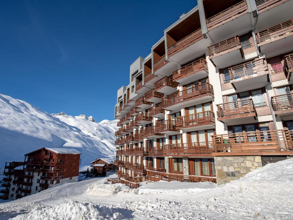 Apartment Le Curling B Val Claret 7 by Interhome appartement pied des pistes 1