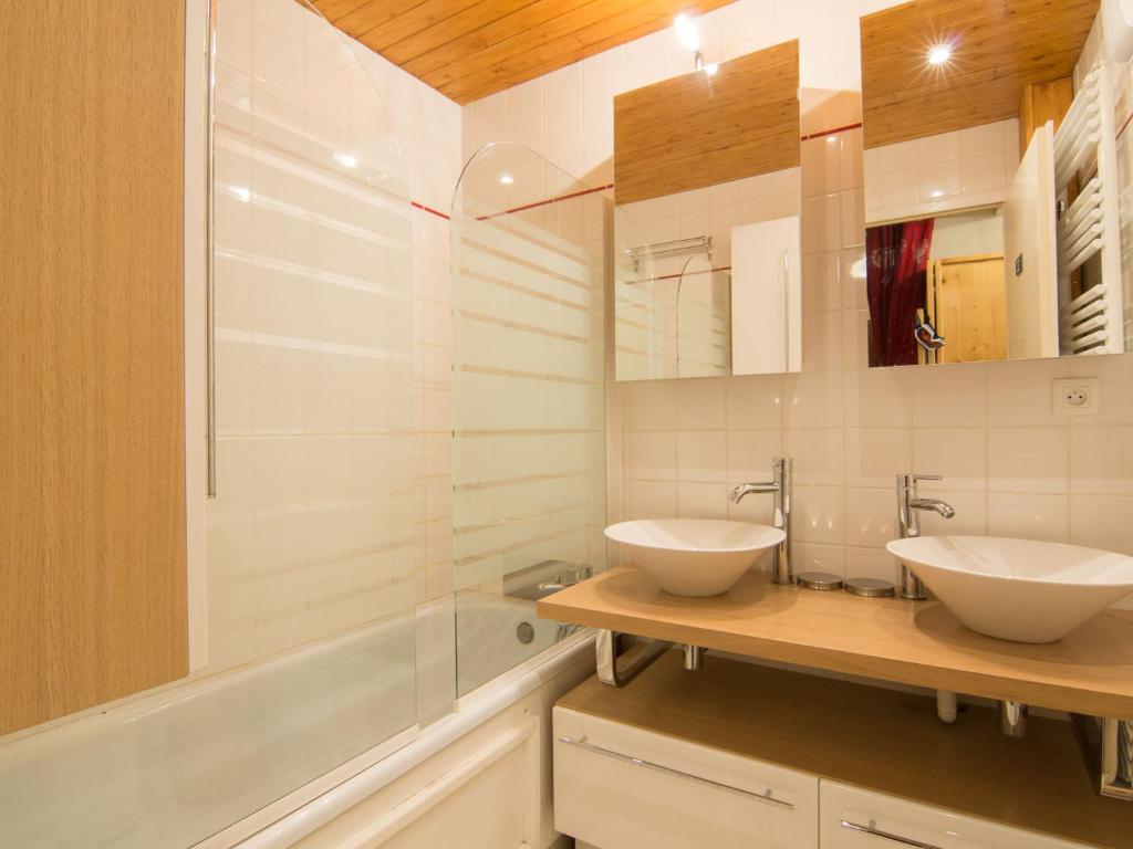Apartment Le Curling B Val Claret 7 by Interhome appartement pied des pistes 10