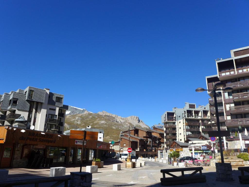 Apartment Le Curling B Val Claret 7 by Interhome appartement pied des pistes 17