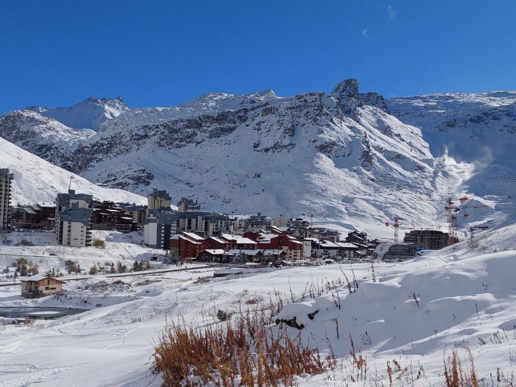 Apartment Le Curling B Val Claret 7 by Interhome appartement pied des pistes 18