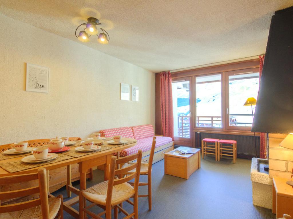 Apartment Le Curling B Val Claret 7 by Interhome appartement pied des pistes 3