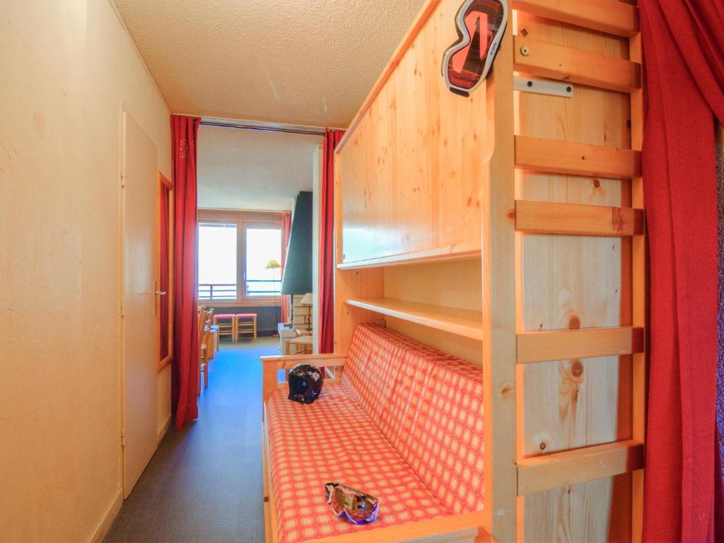 Apartment Le Curling B Val Claret 7 by Interhome appartement pied des pistes 9