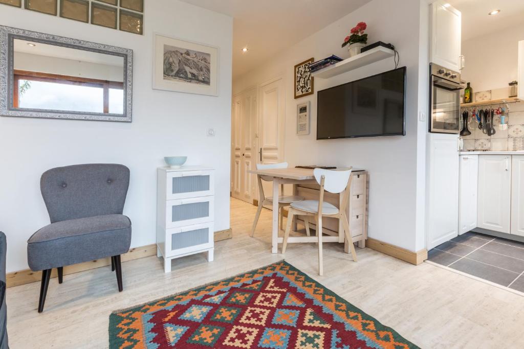 Apartment Le Pied du Brevent Walk to Ski Lift Chamonix Getaway appartement pied des pistes 14
