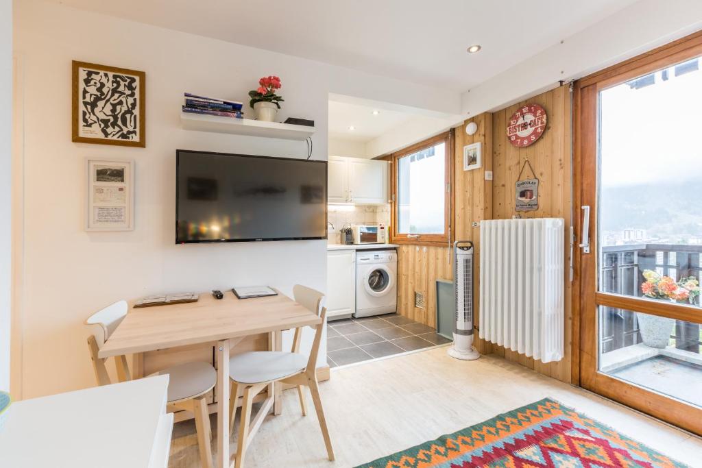 Apartment Le Pied du Brevent Walk to Ski Lift Chamonix Getaway appartement pied des pistes 9