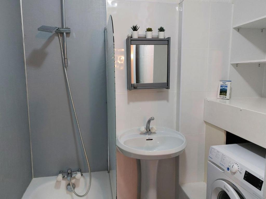 Apartment Les Grets 7 by Interhome appartement pied des pistes 12