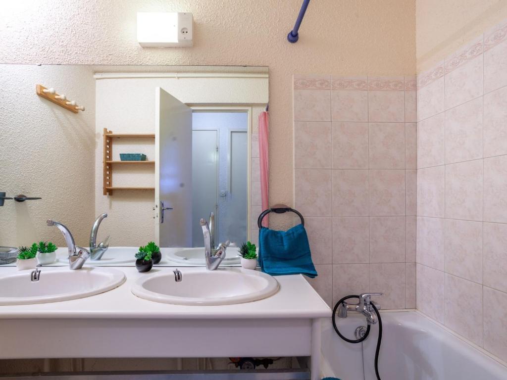 Apartment Lunik Orion 23 by Interhome appartement pied des pistes 16
