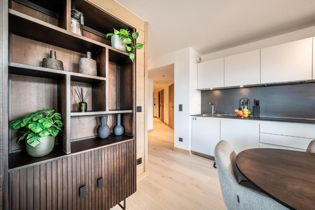 Apartment Tineo Alpe DHuez by EMERALD STAY appartement pied des pistes 1