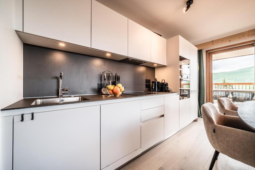 Apartment Tineo Alpe DHuez by EMERALD STAY appartement pied des pistes 13