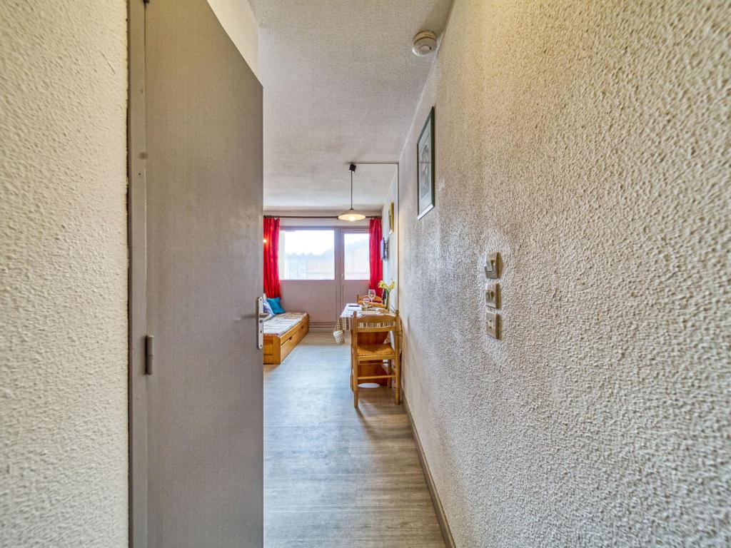Apartment Vanoise 172 by Interhome appartement pied des pistes 13
