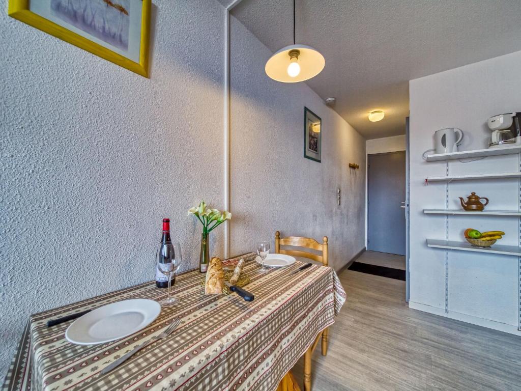 Apartment Vanoise 172 by Interhome appartement pied des pistes 14