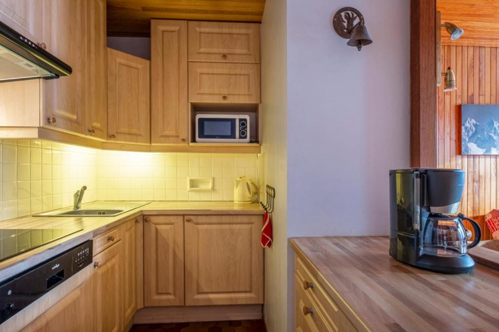Apartment With Balcony Close To The Ski Slopes appartement pied des pistes 10