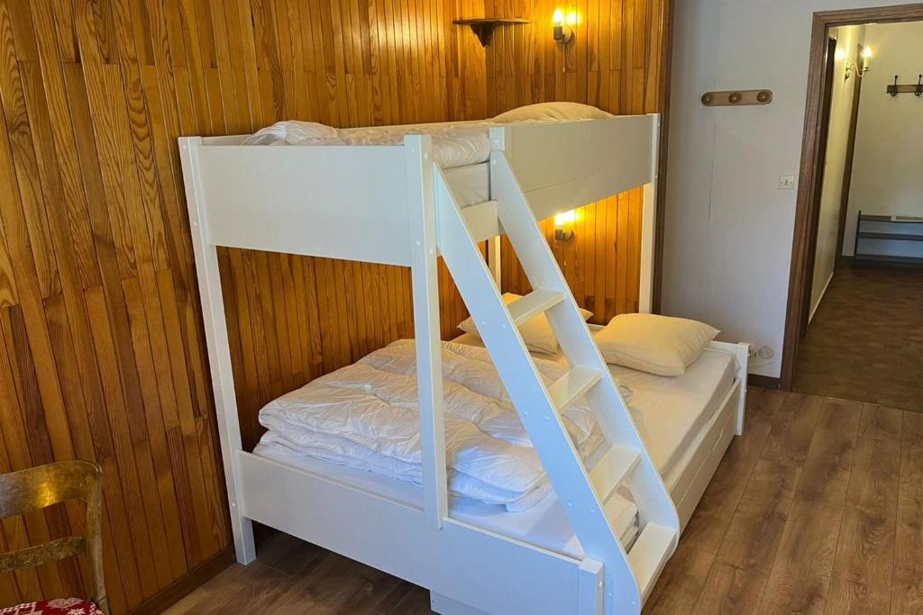 Apartment With Balcony Close To The Ski Slopes appartement pied des pistes 12