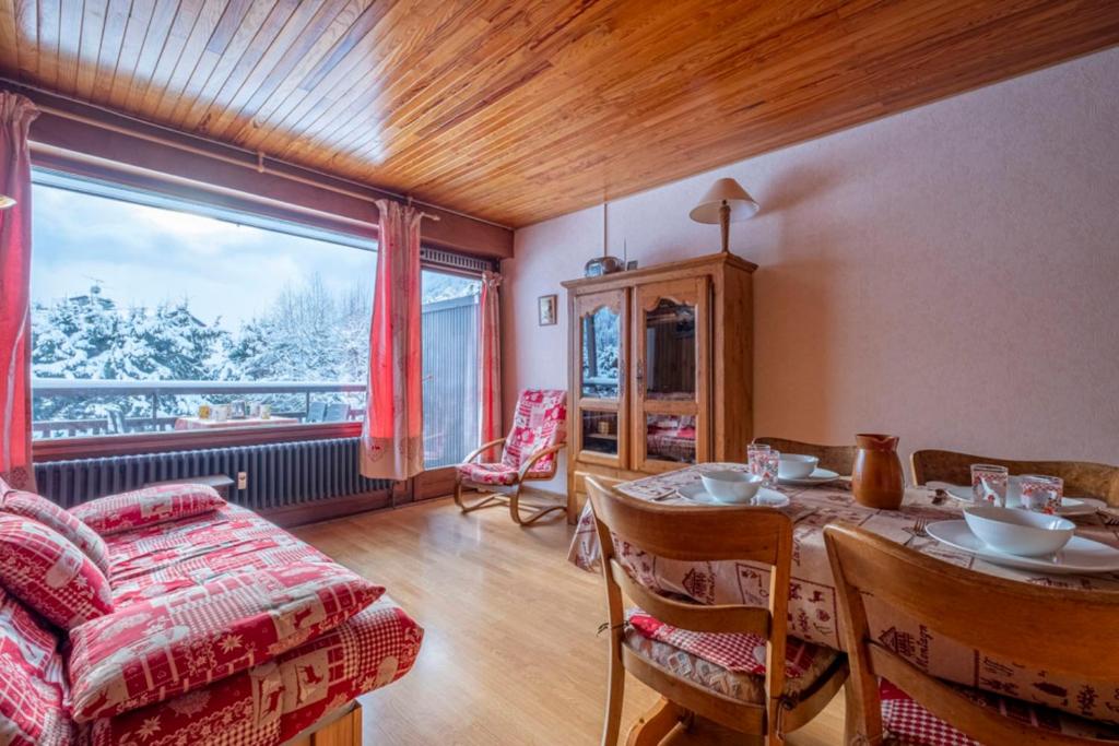 Apartment With Balcony Close To The Ski Slopes appartement pied des pistes 4