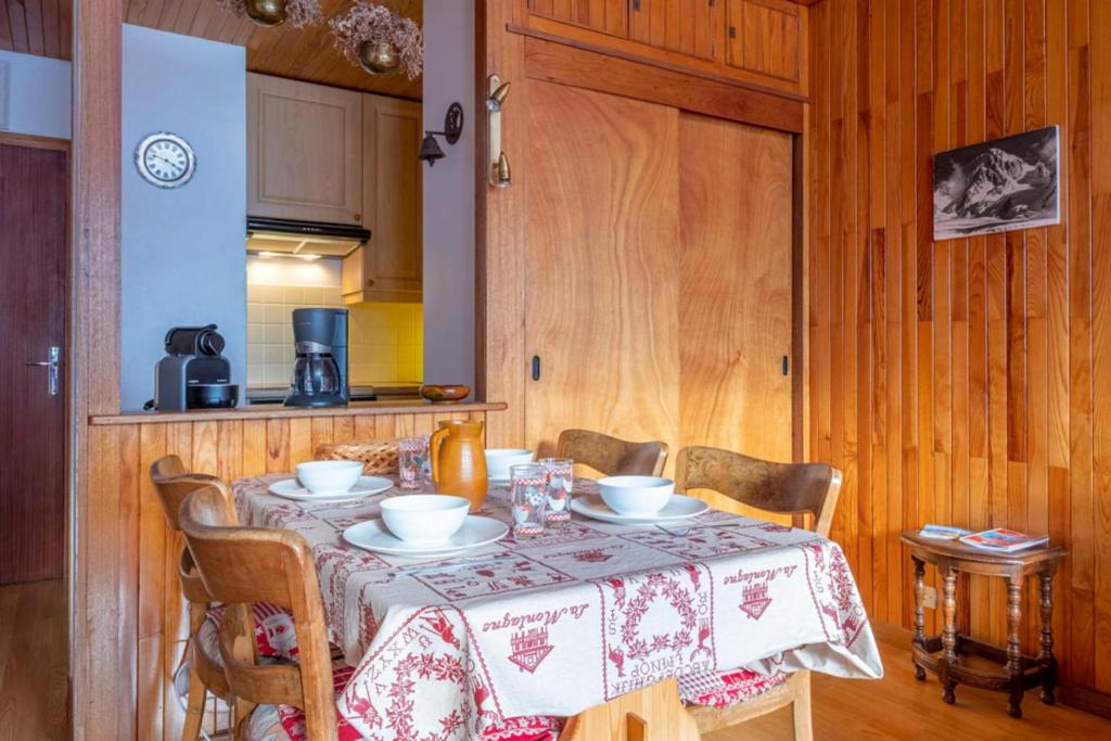 Apartment With Balcony Close To The Ski Slopes appartement pied des pistes 5