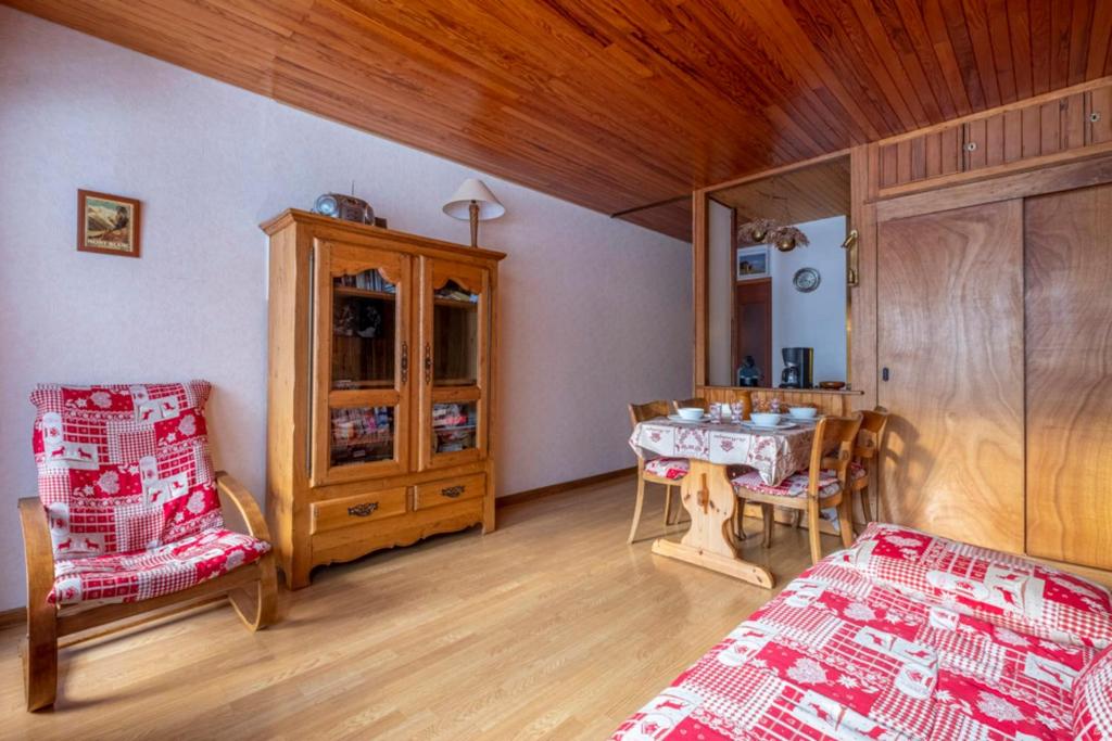 Apartment With Balcony Close To The Ski Slopes appartement pied des pistes 7
