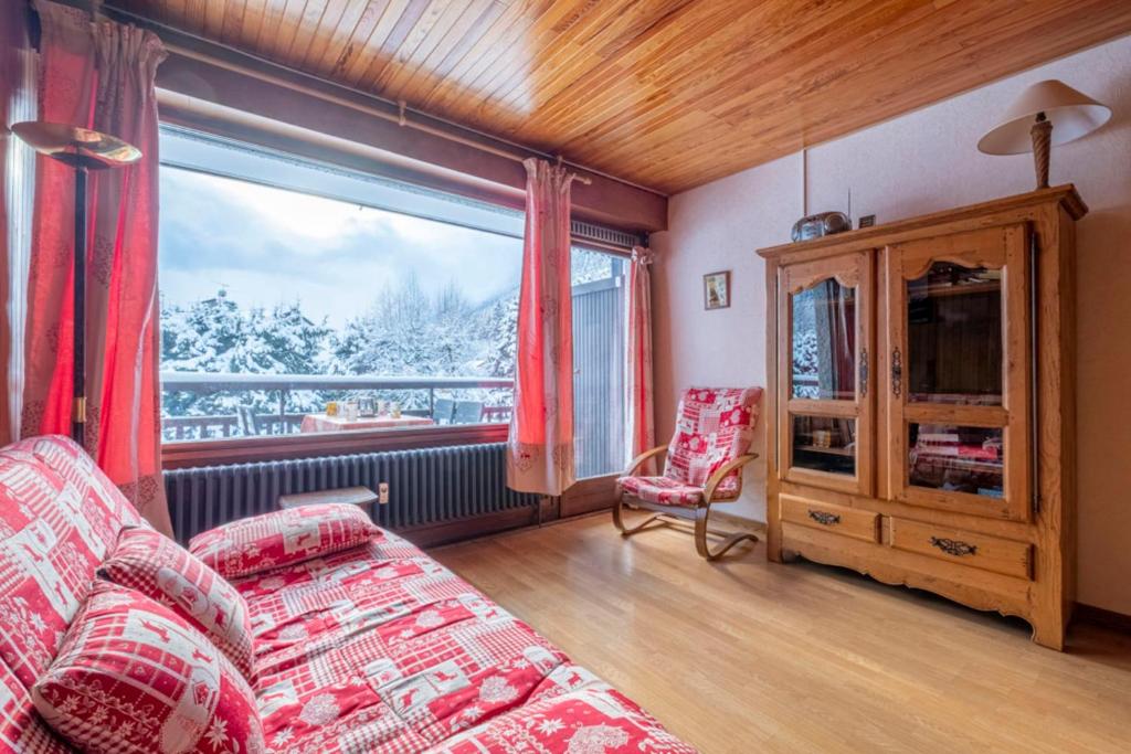 Apartment With Balcony Close To The Ski Slopes appartement pied des pistes 8
