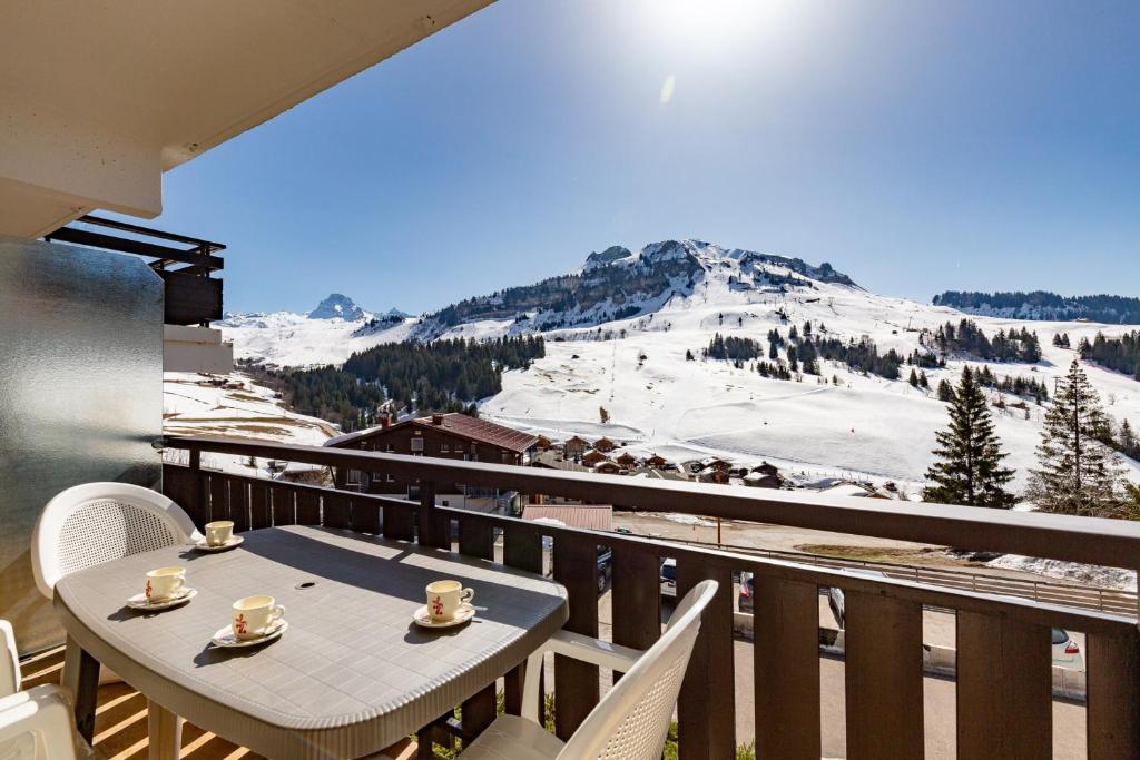 Apartment with Balcony and View appartement pied des pistes 11