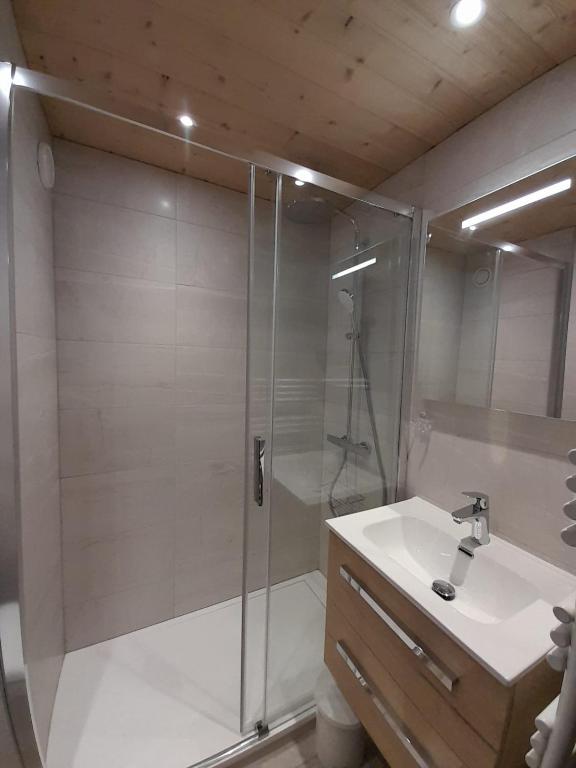 Apartment with Balcony and View appartement pied des pistes 7