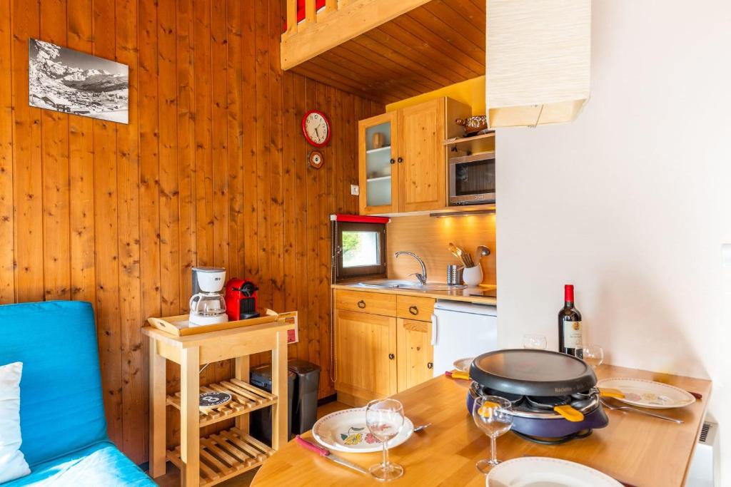Apartment with balcony close to the slopes appartement pied des pistes 3