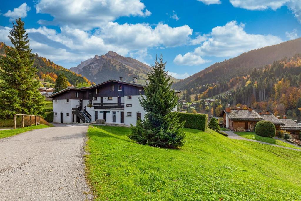 Apartment with balcony close to the slopes appartement pied des pistes 8