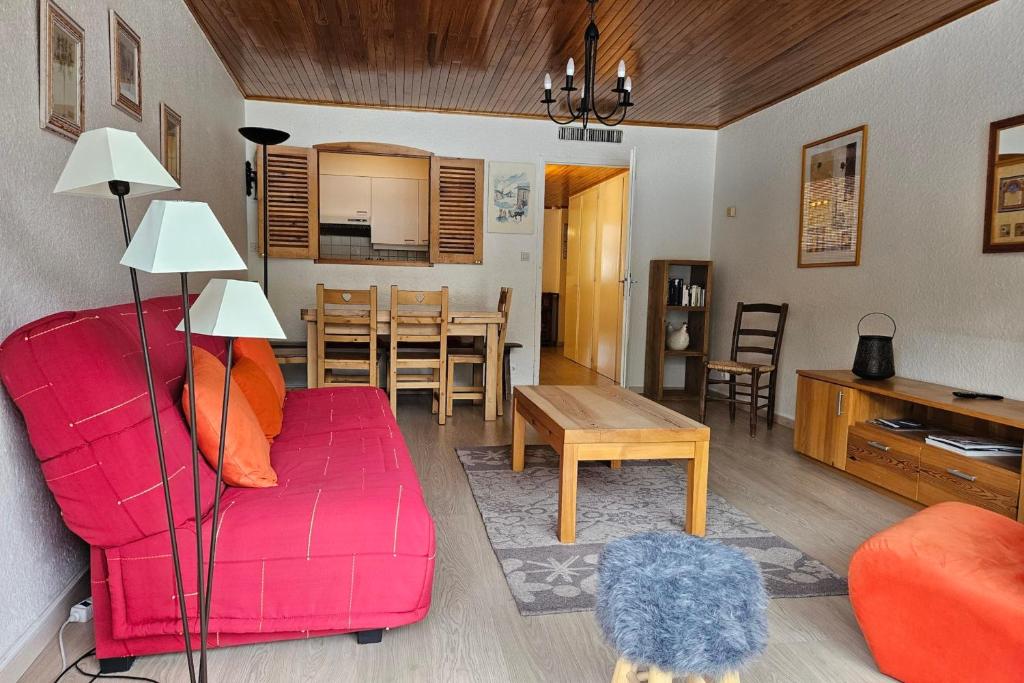 Apartment with balcony just next to ski slope appartement pied des pistes 1