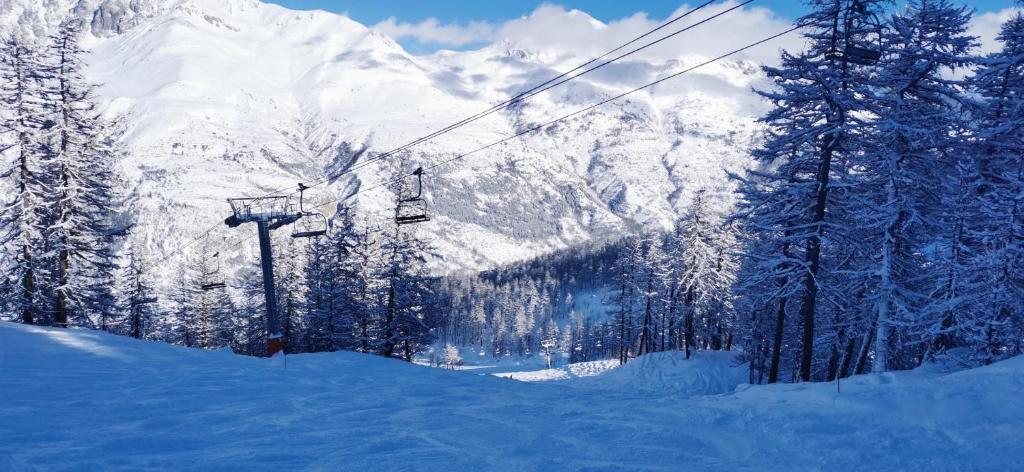 Apartment with balcony just next to ski slope appartement pied des pistes 10