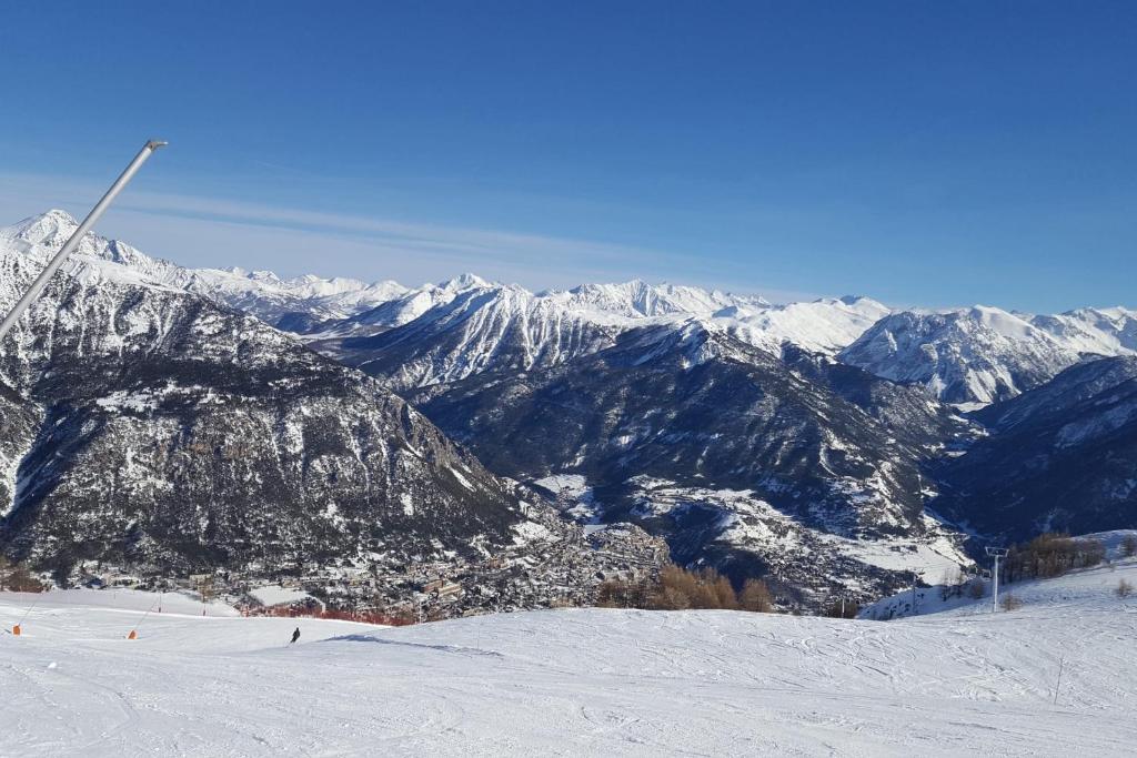 Apartment with balcony just next to ski slope appartement pied des pistes 11