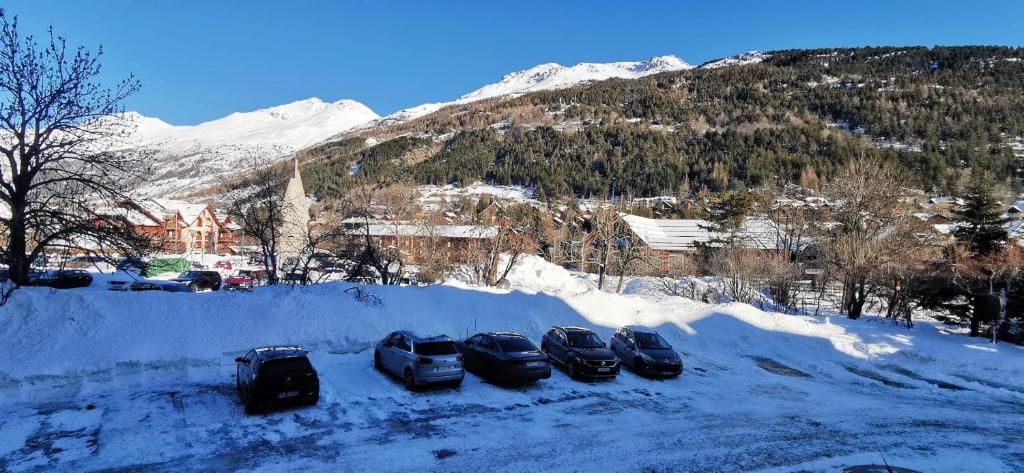 Apartment with balcony just next to ski slope appartement pied des pistes 14