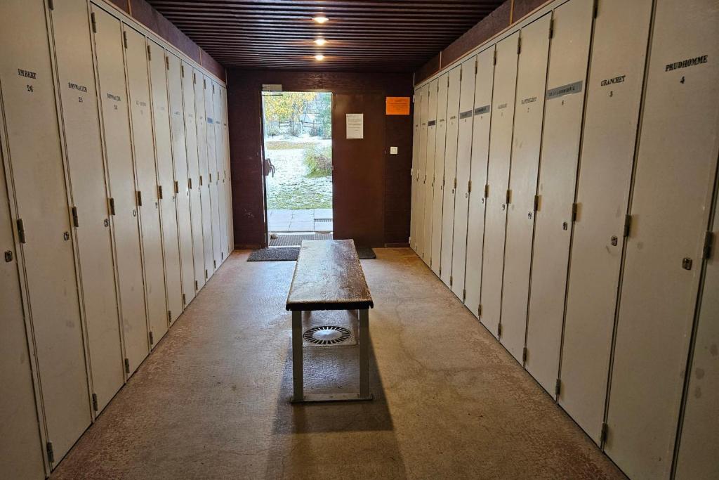 Apartment with balcony just next to ski slope appartement pied des pistes 18